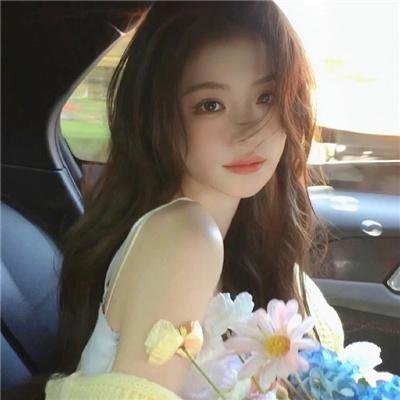 腰间持枪